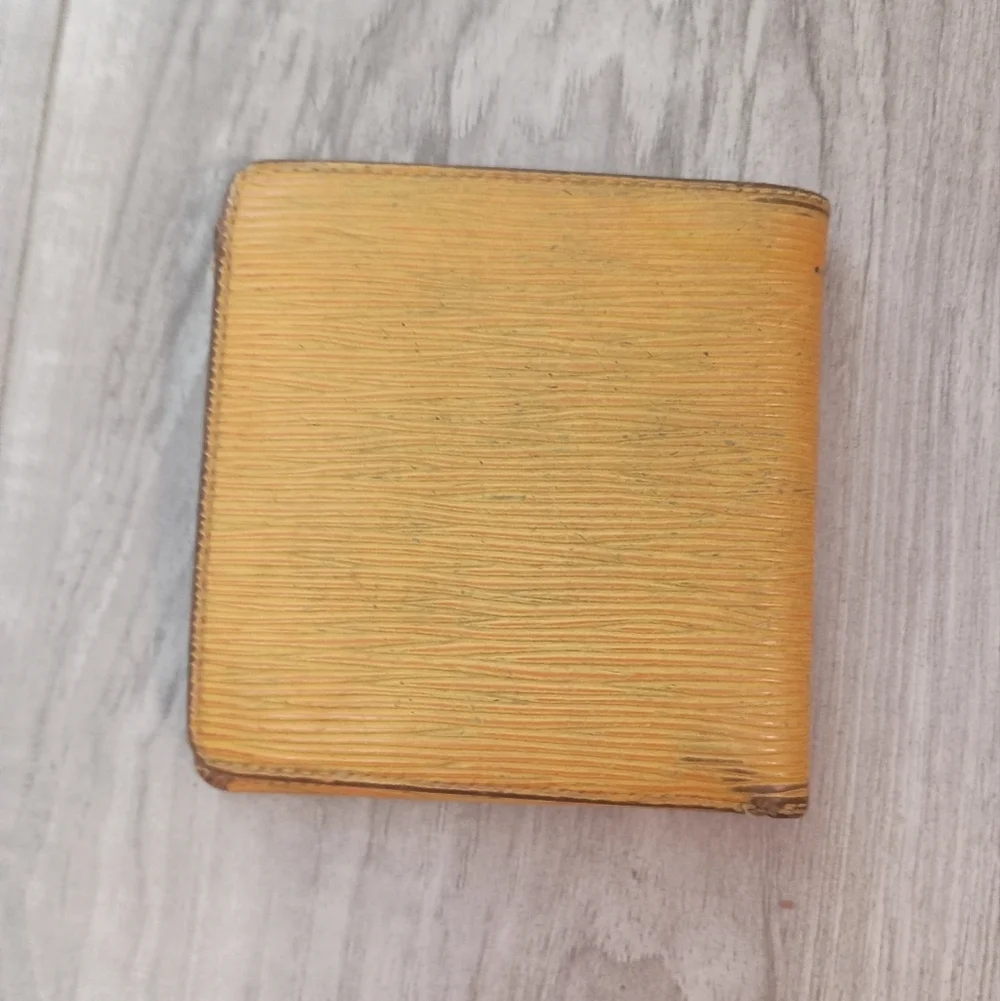 LOUIS VUITTON Epi Bifold  Wallet Marco  Yellow - Picture 2 of 8